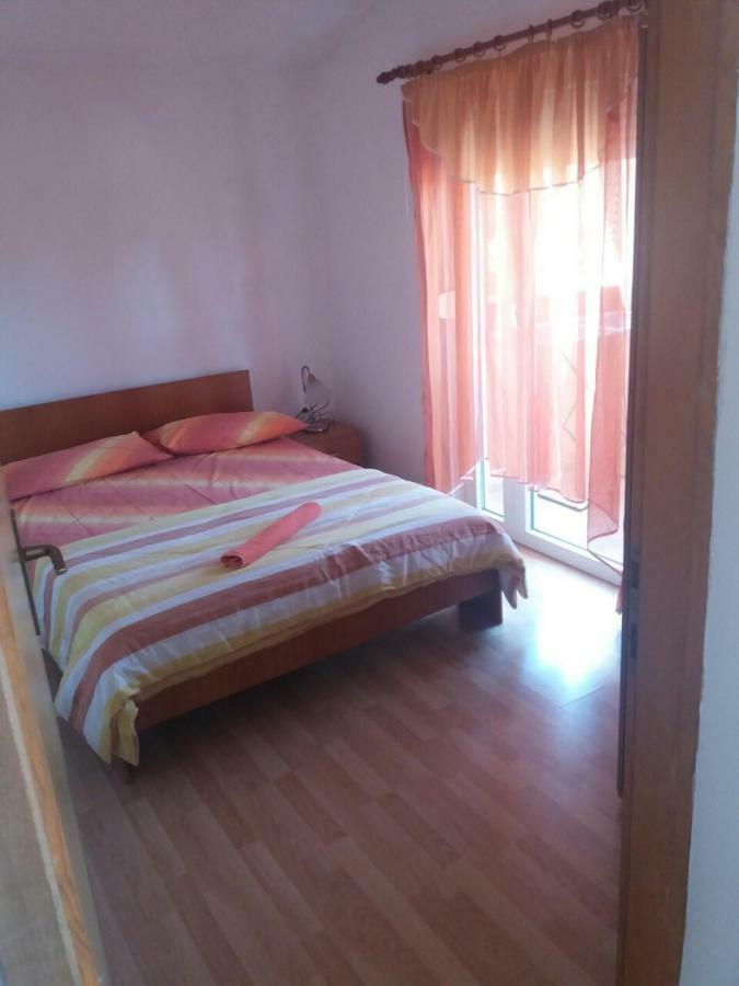 Apartments Ella Ližnjan Esterno foto